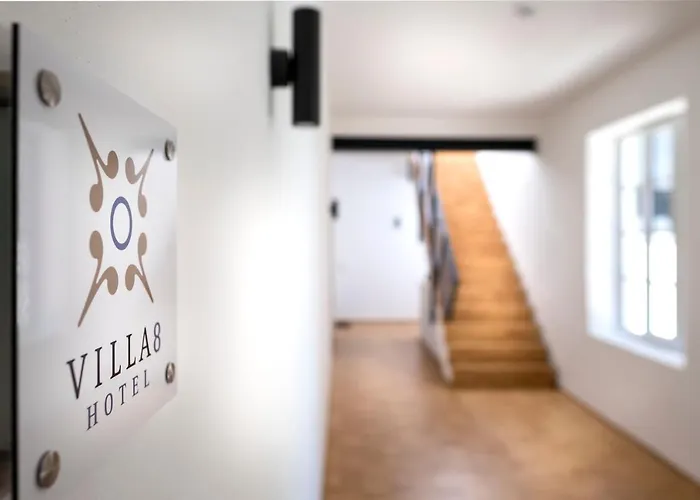 מלון Villa8 3*